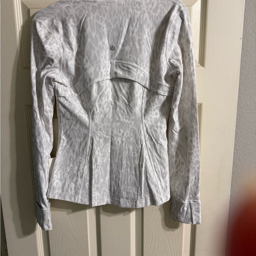 Lululemon Define Jacket Nulu Snow Leopard NWT - Picture 5 of 5